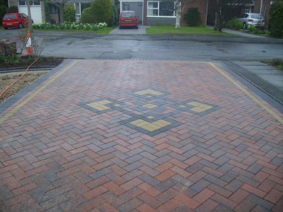 Diamond pattern on the driveway