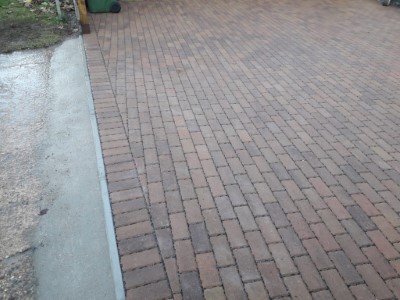 Stretcher Bond Pattern on Driveway